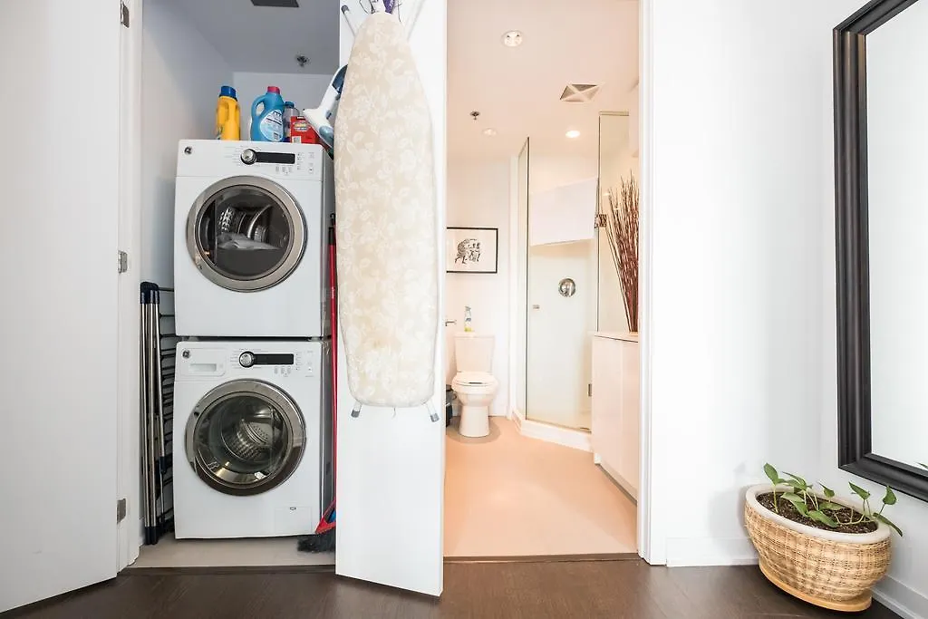 Luxury Leslieville - 2 Bedroom 2 Bath Toronto Canada