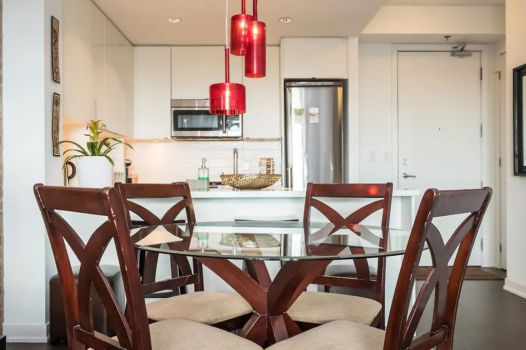 Luxury Leslieville - 2 Bedroom 2 Bath Toronto Apartment