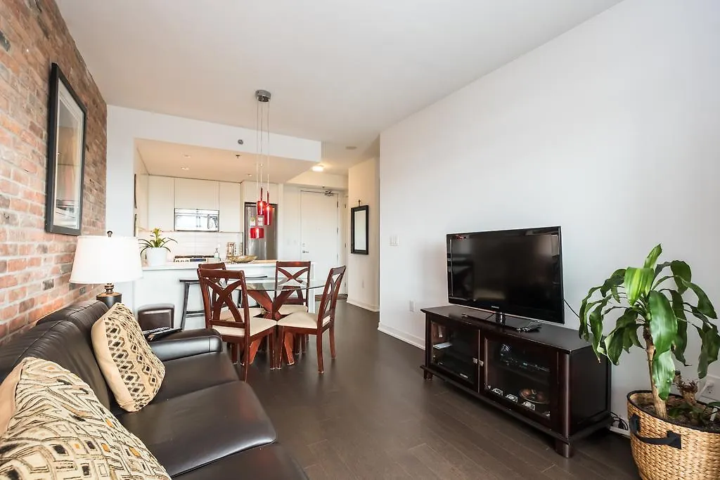 Luxury Leslieville - 2 Bedroom 2 Bath Toronto Apartment