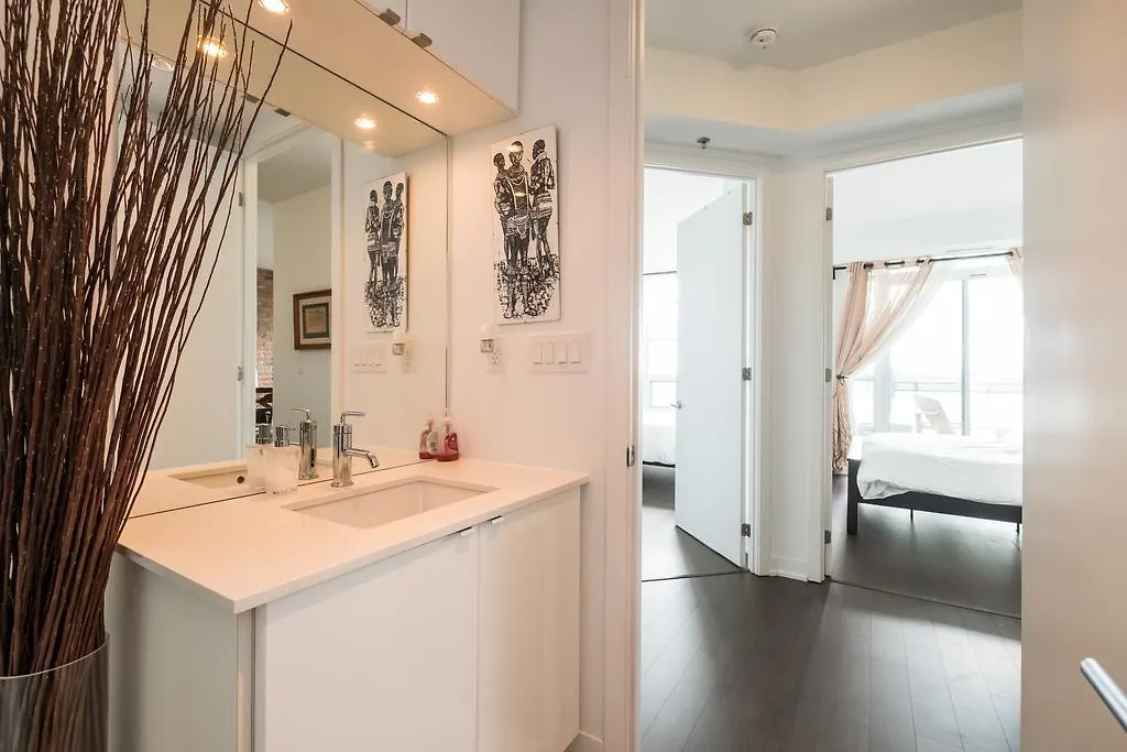 Luxury Leslieville - 2 Bedroom 2 Bath Toronto Apartment