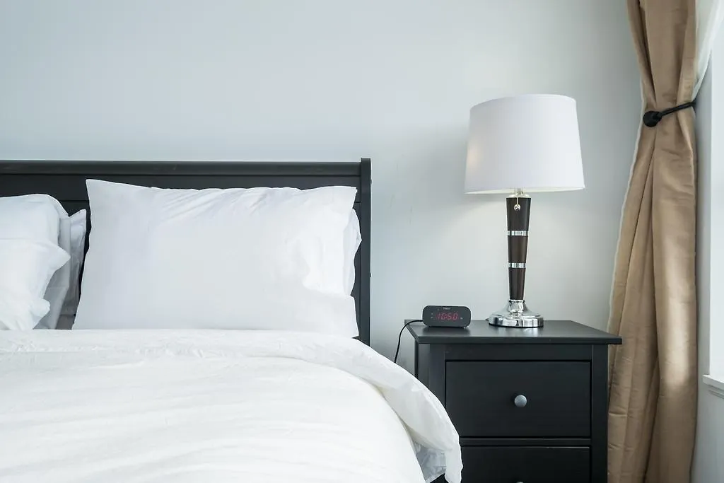 Luxury Leslieville - 2 Bedroom 2 Bath Toronto Canada